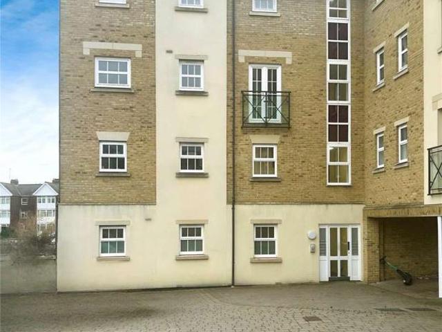 2 bed flat for sale