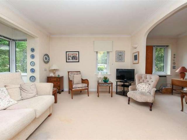 2 bed flat for sale