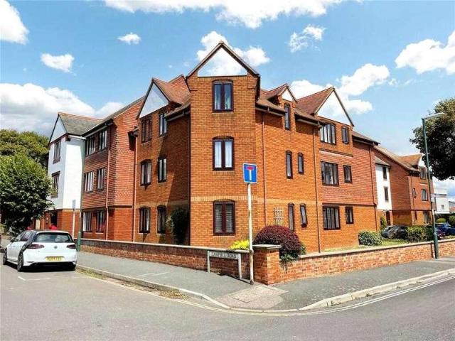 2 bed flat for sale