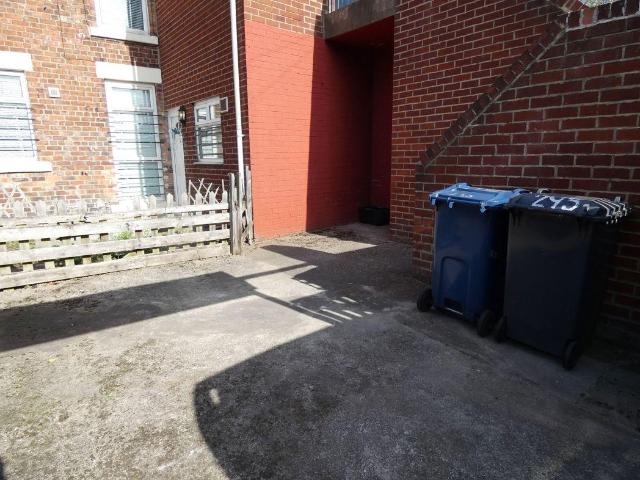 2 bed flat for sale