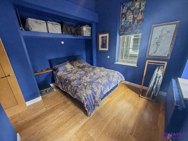 2 bed flat for sale