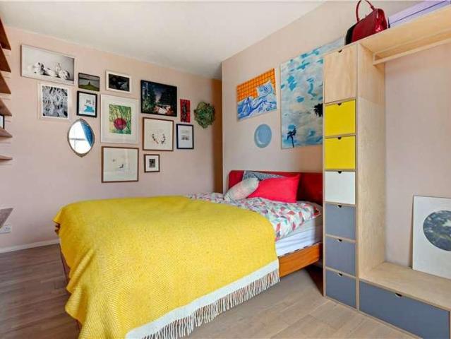 2 bed flat for sale