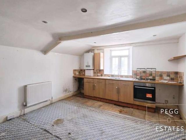 2 bed flat for sale