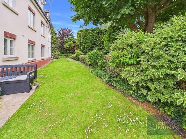 2 bed flat for sale