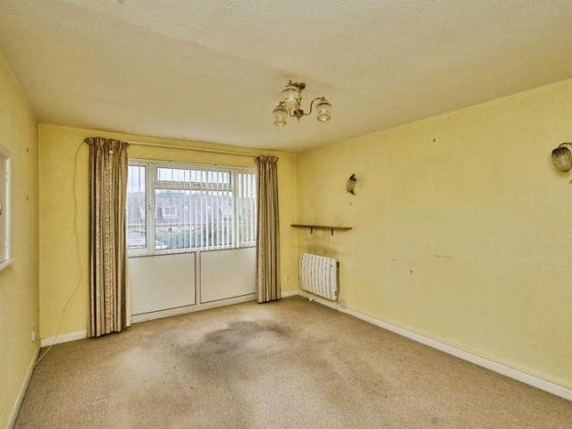 2 bed flat for sale