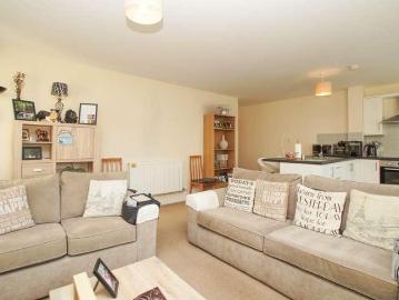 2 bed flat for sale