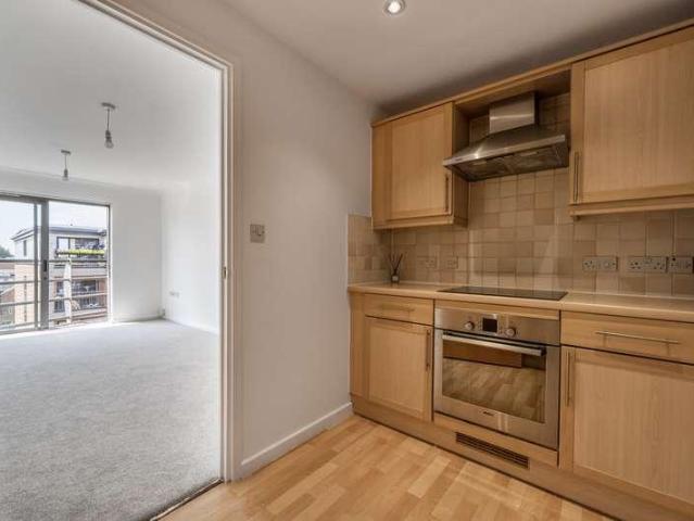 2 bed flat for sale