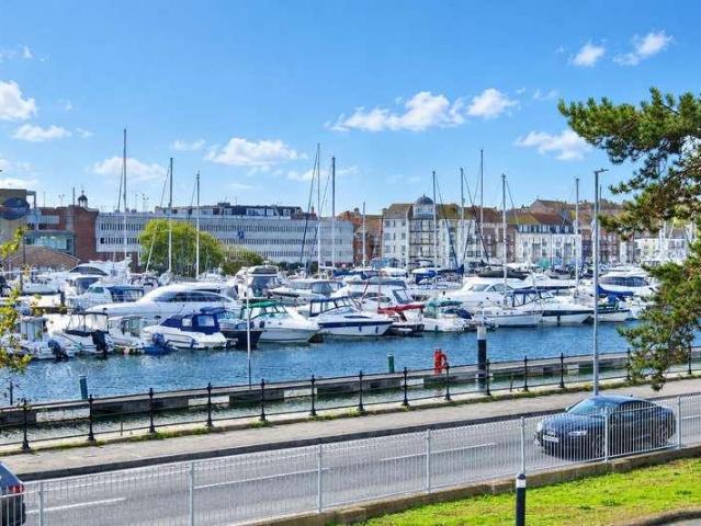 2 bed flat for sale