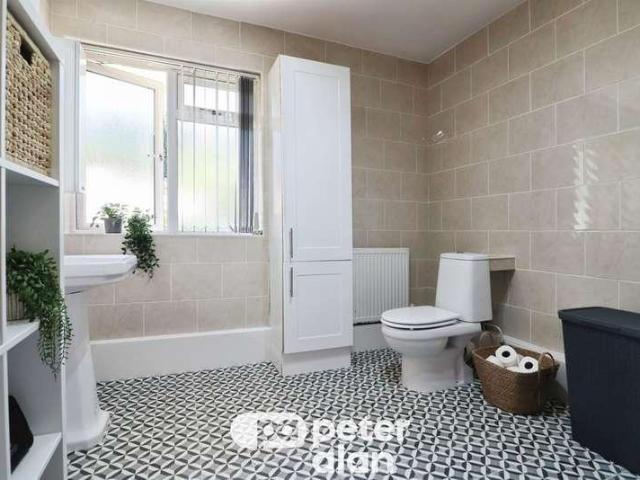 2 bed flat for sale