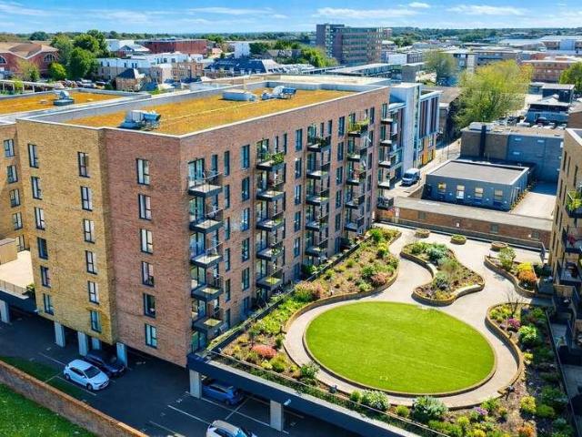 2 bed flat for sale