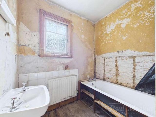 2 bed flat for sale