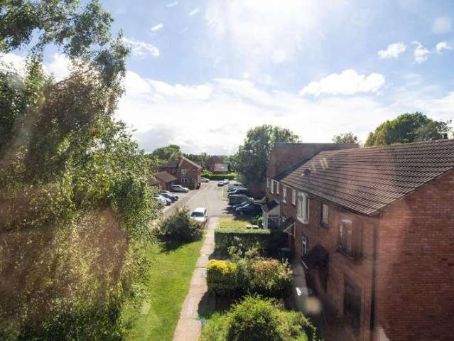 2 bed flat for sale