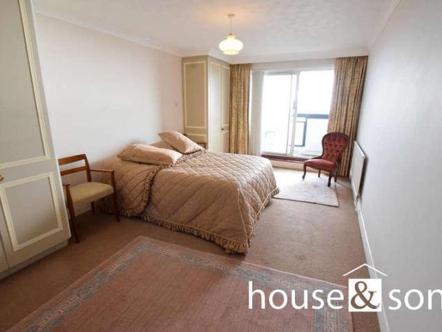 2 bed flat for sale