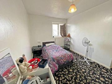 2 bed flat for sale