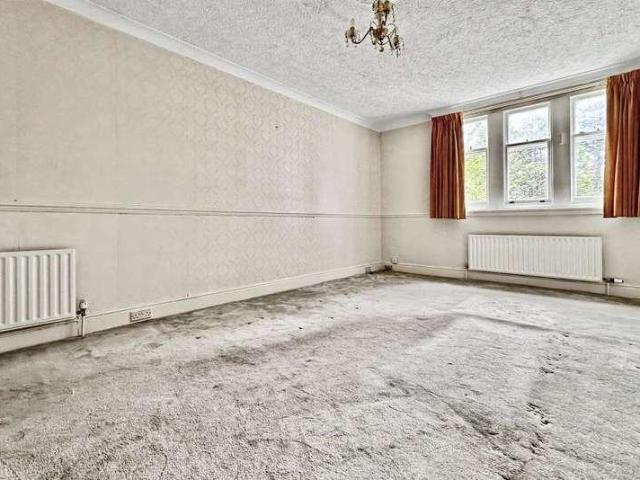 2 bed flat for sale