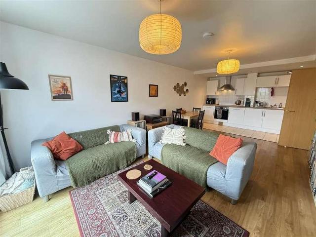 2 bed flat for sale