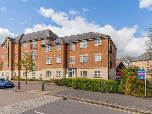 2 bed flat for sale