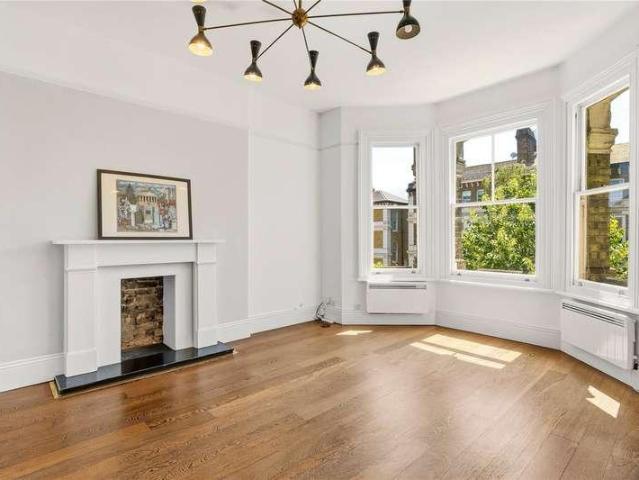 2 bed flat for sale