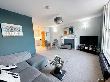 2 bed flat for sale