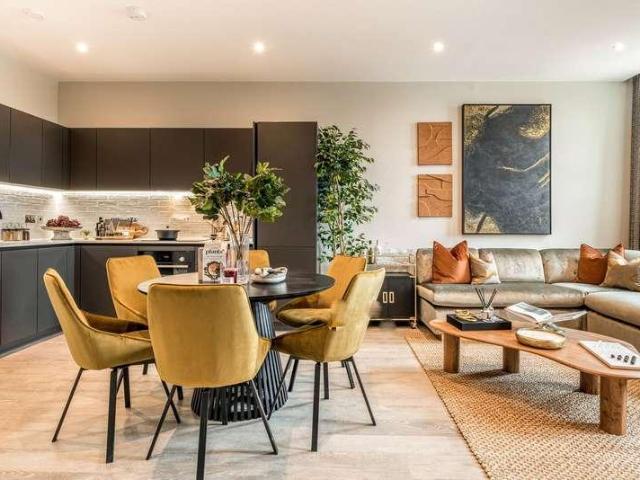 2 bed flat for sale