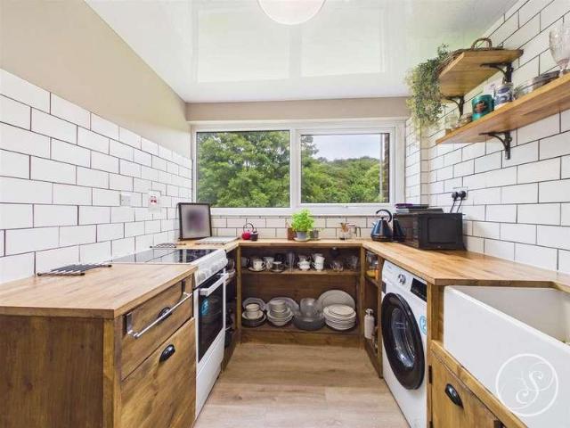2 bed flat for sale