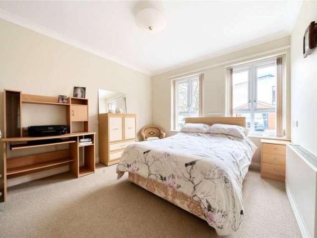 2 bed flat for sale