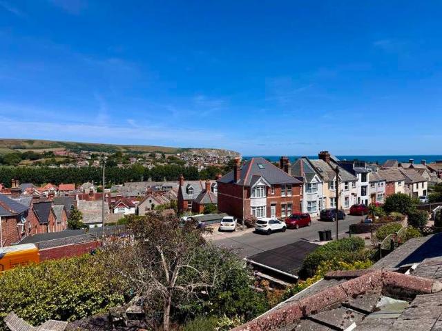 2 bed flat for sale