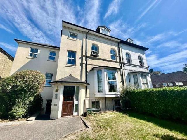 2 bed flat for sale
