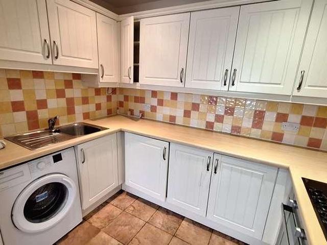 2 bed flat for sale