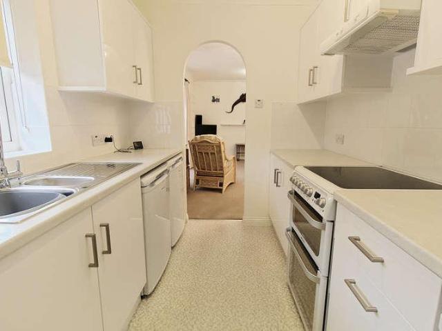 2 bed flat for sale