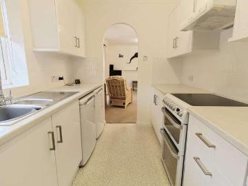 2 bed flat for sale