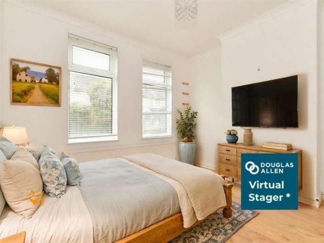 2 bed flat for sale