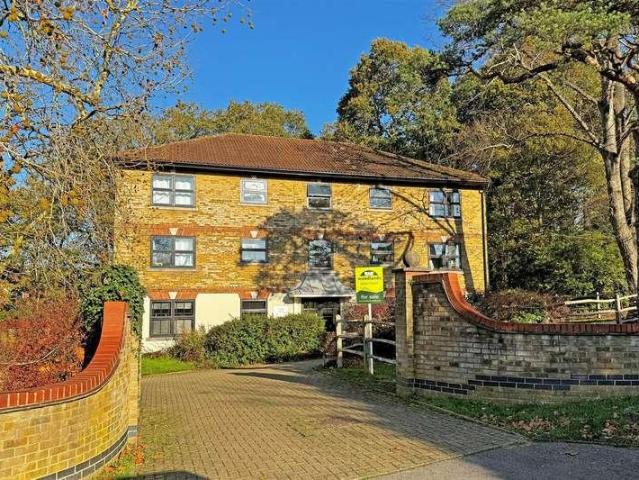 2 bed flat for sale