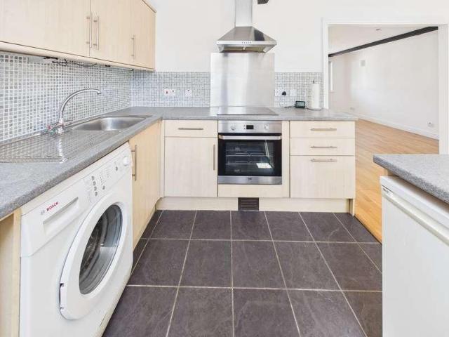 2 bed flat for sale