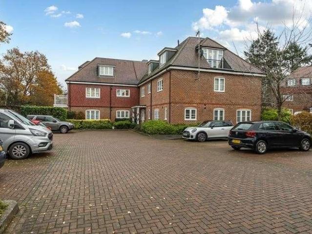 2 bed flat for sale
