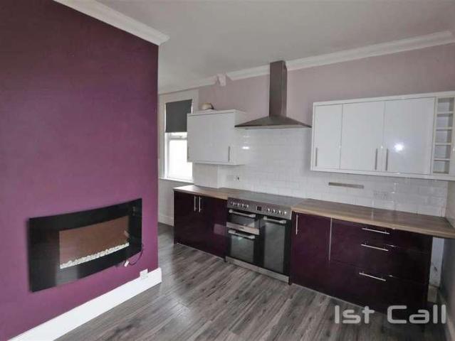 2 bed flat for sale