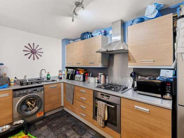 2 bed flat for sale