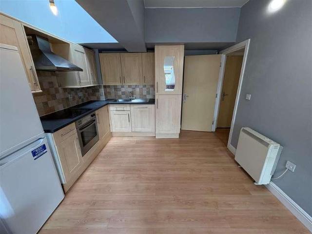 2 bed flat for sale