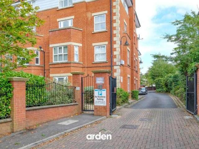 2 bed flat for sale