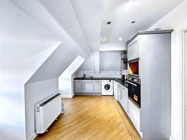2 bed flat for sale