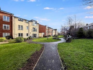 2 bed flat for sale
