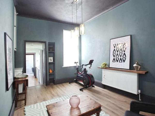 2 bed flat for sale