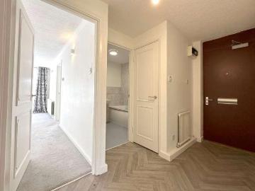 2 bed flat for sale