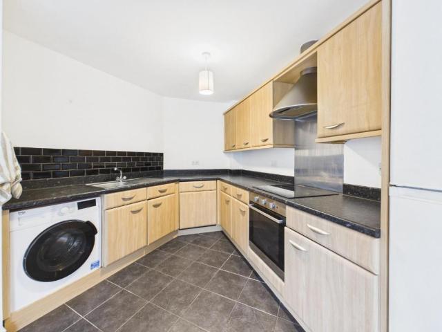 2 bed flat for sale