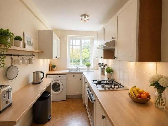 2 bed flat for sale