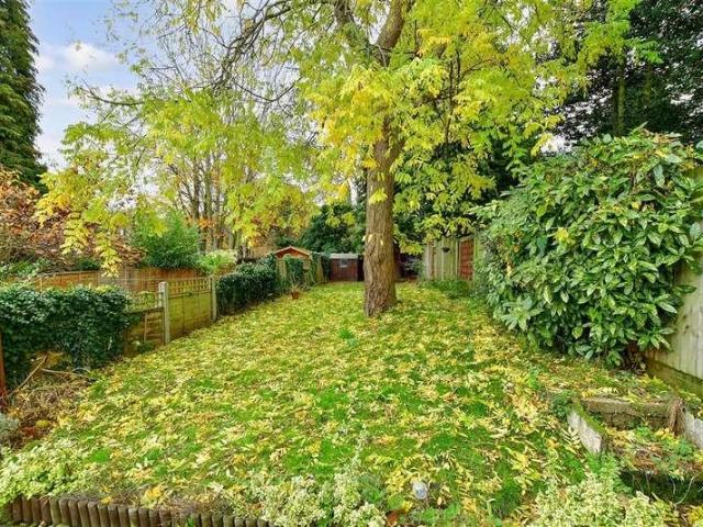 2 bed flat for sale
