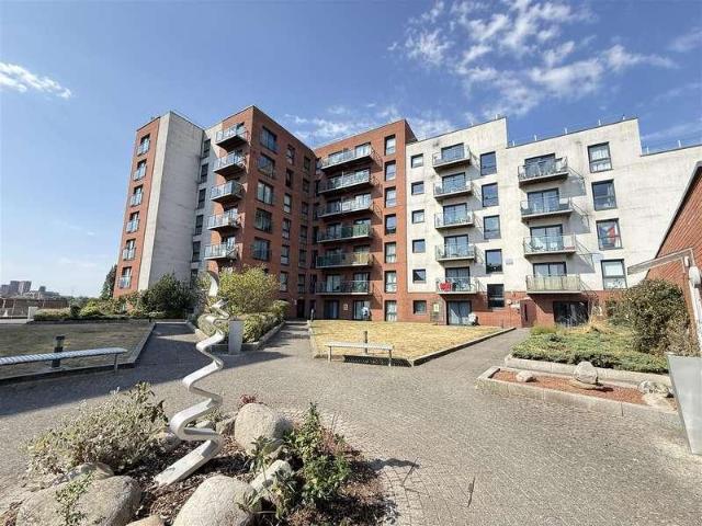 2 bed flat for sale