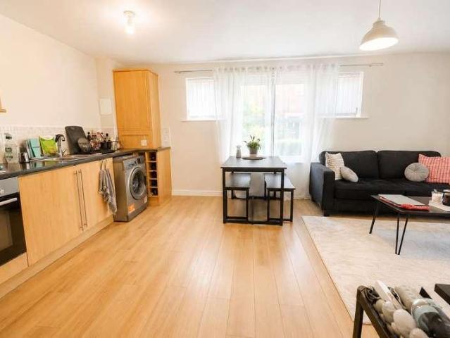 2 bed flat for sale