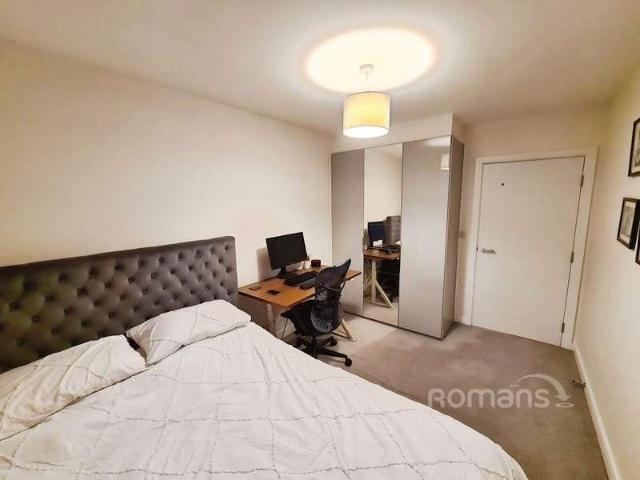 2 bed flat for sale