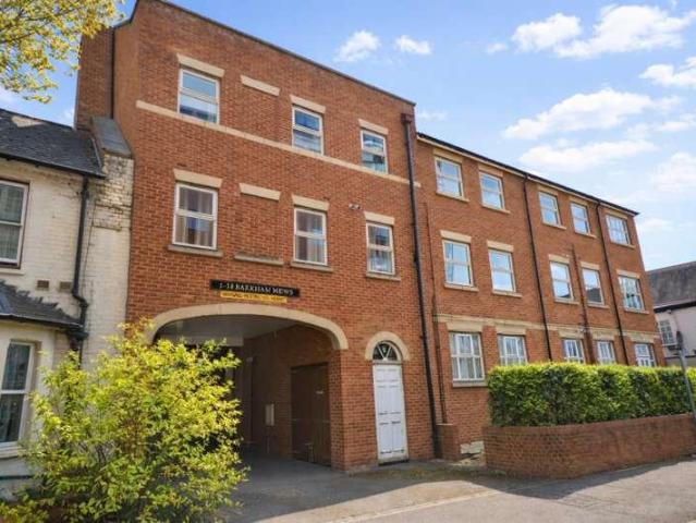 2 bed flat for sale